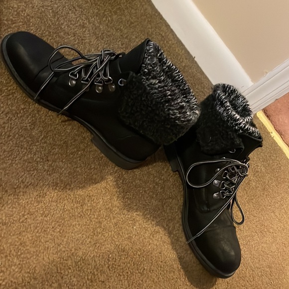 Black boots size 9 - Picture 2 of 2